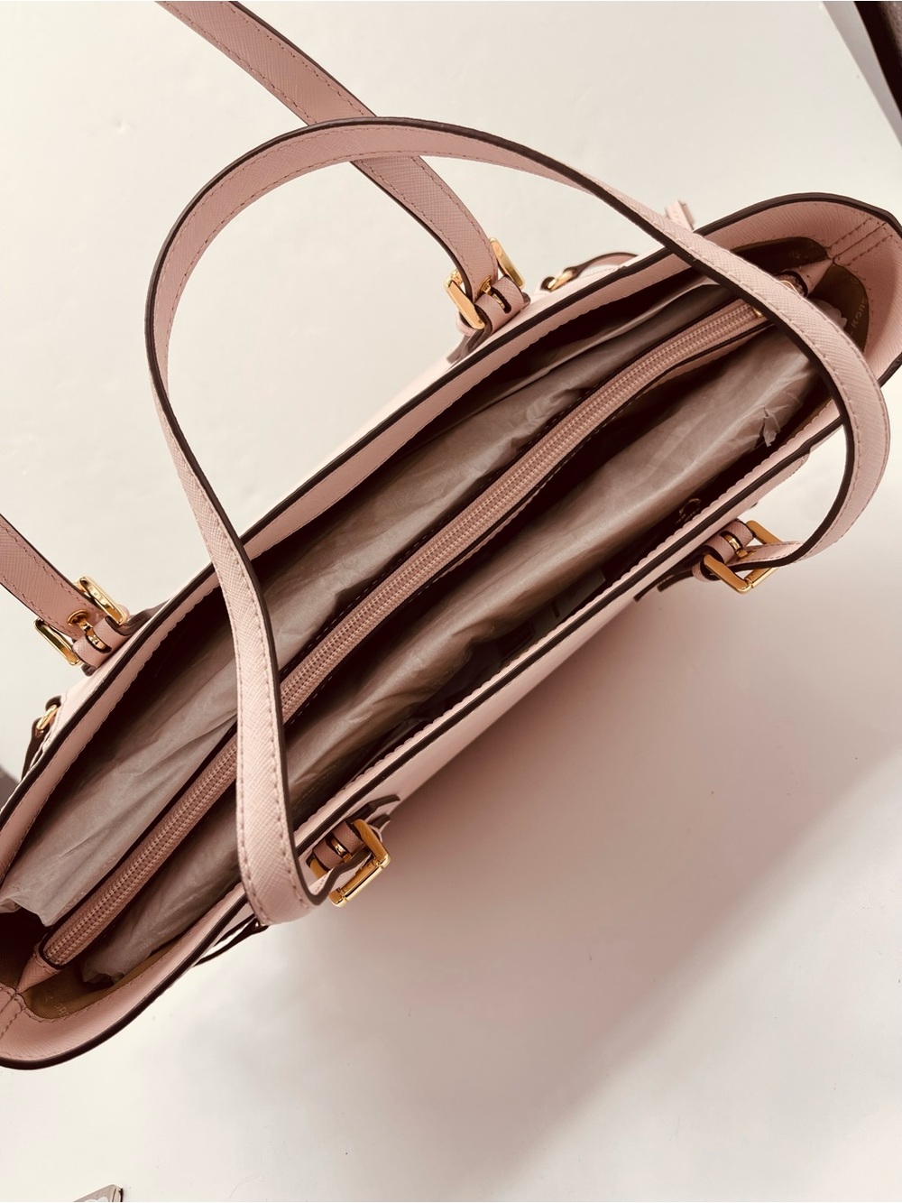 NWT Michael Kors Voyager Lg Saffiano Leather Shoulder EW Tote 
Powder Blush - Picture 9 of 16